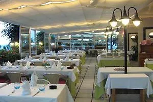Отель Rovira Камбрильс