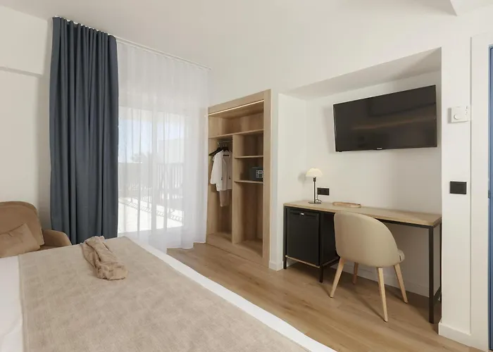 罗维拉酒店 3* 坎布里尔斯