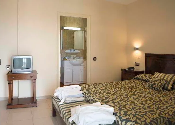 罗维拉酒店 3* 坎布里尔斯