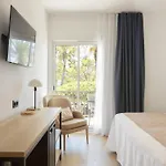 Rovira מלון 3*